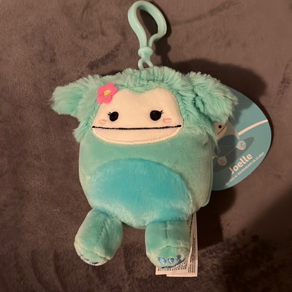 Joelle clip fuzzy belly and flower teal Bigfoot squishmallow clip - Picture 2 of 5